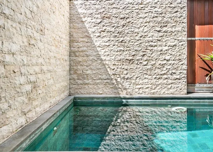 Villa Elvaluna A Modern 2br Pool