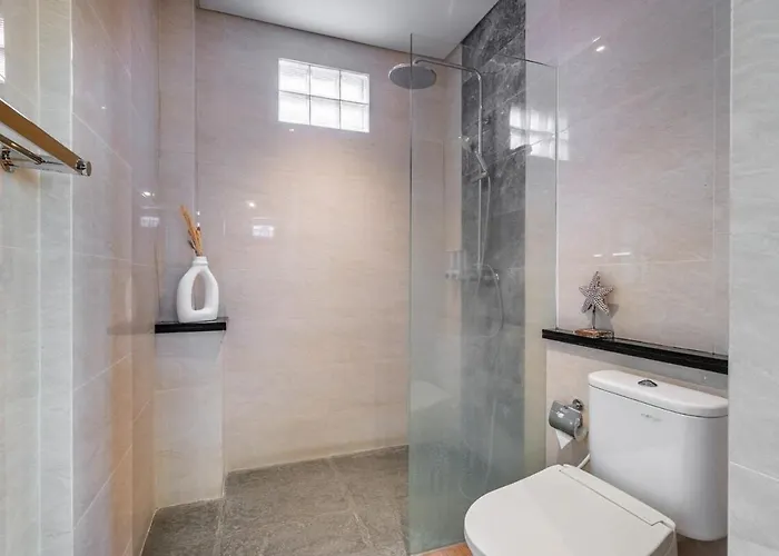 Elvaluna A Modern 2br Pool