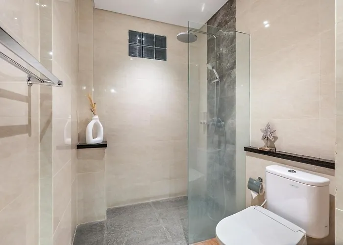 Villa Elvaluna A Modern 2br Pool