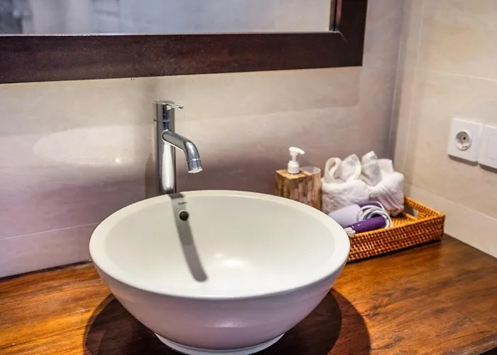 Elvaluna A Modern 2br Pool * Seminyak (Bali)